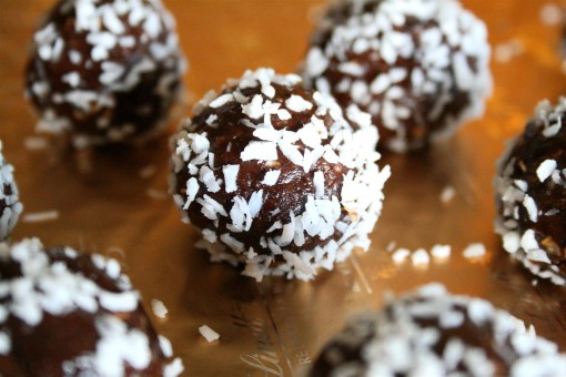 Must-Have Chocolate Snack Balls 02