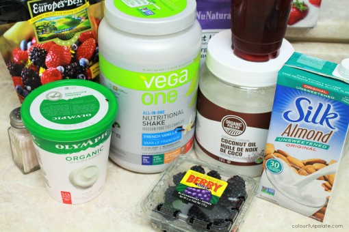 ingredients-for-a-blackberry-vegan-crumble-smoothie