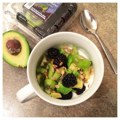 The most unique and amazing fat burning breakfast combination using yogurt and these delicious fruits... #lchf #thm